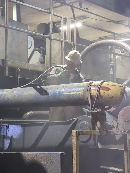20210728_231428 Cleaning shaker on rig clean
